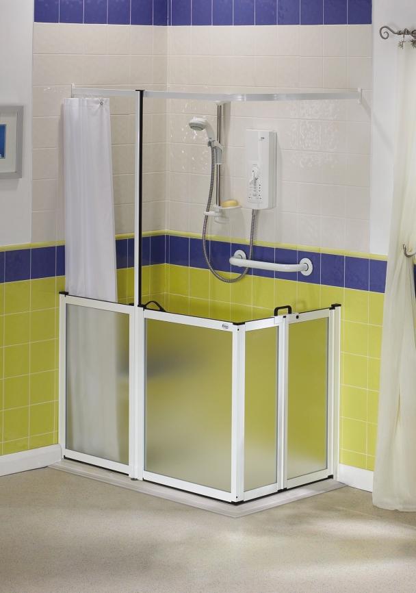 3 3 OPTIONS Fold-away shower seat Grab rails Choice of shower units from a range