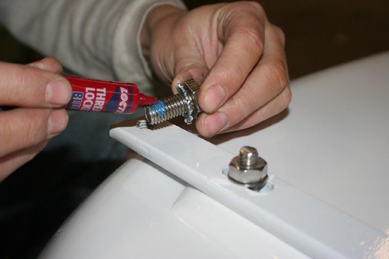 CLAWFOOT TUB FEET CONNECTION 5. Place the lock washer on the bolt.