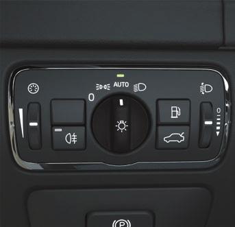 Kaip veikia priekinių žibintų valdymo automatinis režimas? Režimu AUTO pateikiamos tokios parinktys: Dieniniai ir artimųjų šviesų žibintai persijungia automatiškai.