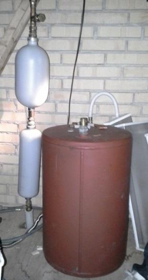 Note in the middle picture the small drain back vessels (white) and the combined expansion tank (red).