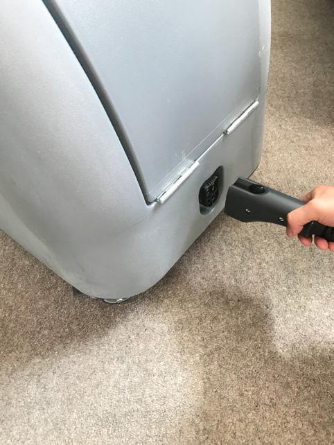 Operations continued STEP 1: Pre-run set up Make sure that the battery is fully charged. Connect the handle plug to the socket on the main unit.