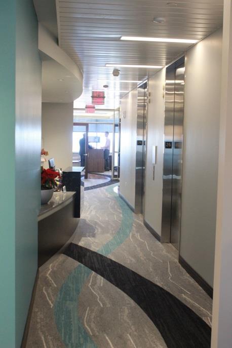 The spiral staircase connecting the 20th, 21st and 22 nd floors enables employees to move between floors internally without using elevators and is a great meeting facilitator.