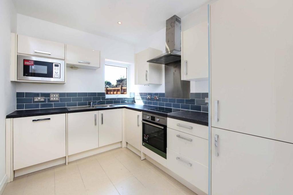 134c London Road, Wallington, SM6 7HF Guide Price 450,000 BRAND NEW SEMI DETACHED HOUSE - Synergy Property Associates have the pleasure in offering For Sale this well presented and contemporary