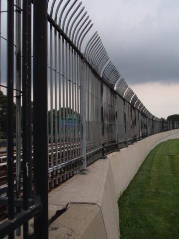 Within 3-10m/10-32.8ft detection resolution over the entire line on a fence application.