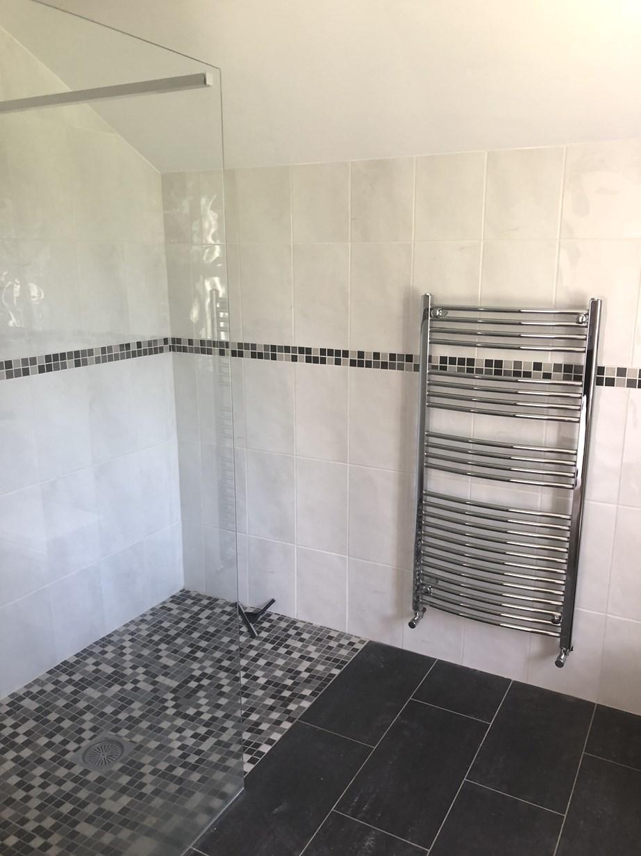 ; Ground Floor Shower Room: 6 7 x 5 8 2 piece suite with separate shower cubicle.