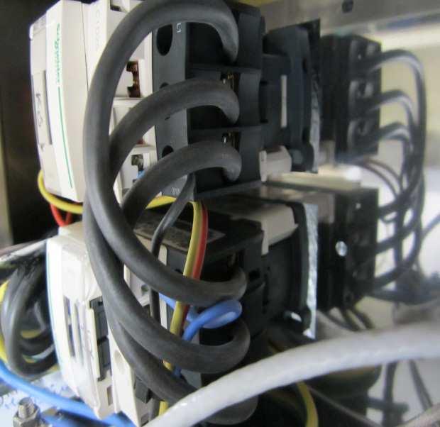 Contactor Open the facia panel Undo the various contacts on the faulty unit Unclip the