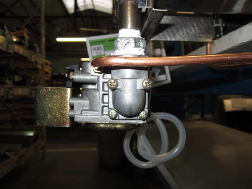 GAS FRYERS Gas solenoid (standard fryers) Follow the procedure for removing the flame
