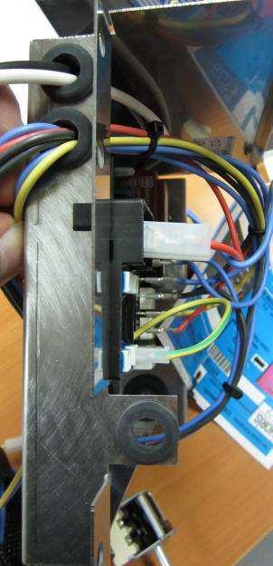 wires Disconnect the ignition unit electrically Undo the two screws holding the electrical box Pull the box 2 to 3cms way from the side panel Squeeze