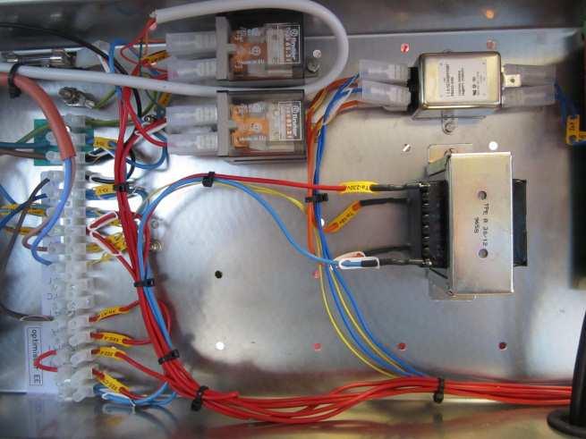 ADVANCIA PLUS BRATT PAN Additional gas card Open the lower facia and pull the technical drawer towards you Disconnect each wire one by one and reconnect them onto the new card as you go Advice: to