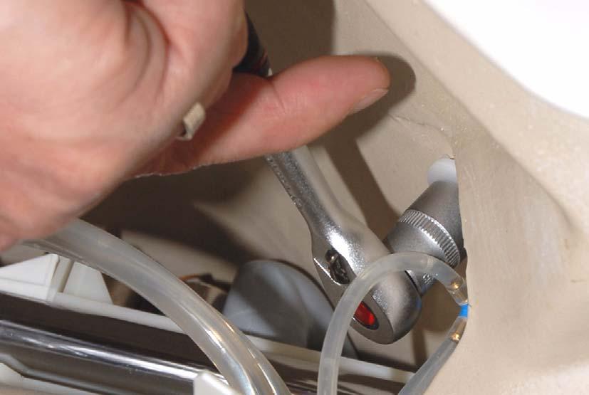 7 Press the release buttons on both hinges and push them together, then remove the WC lid. 10 Remove the control panel. 8 Remove the dryer fan.