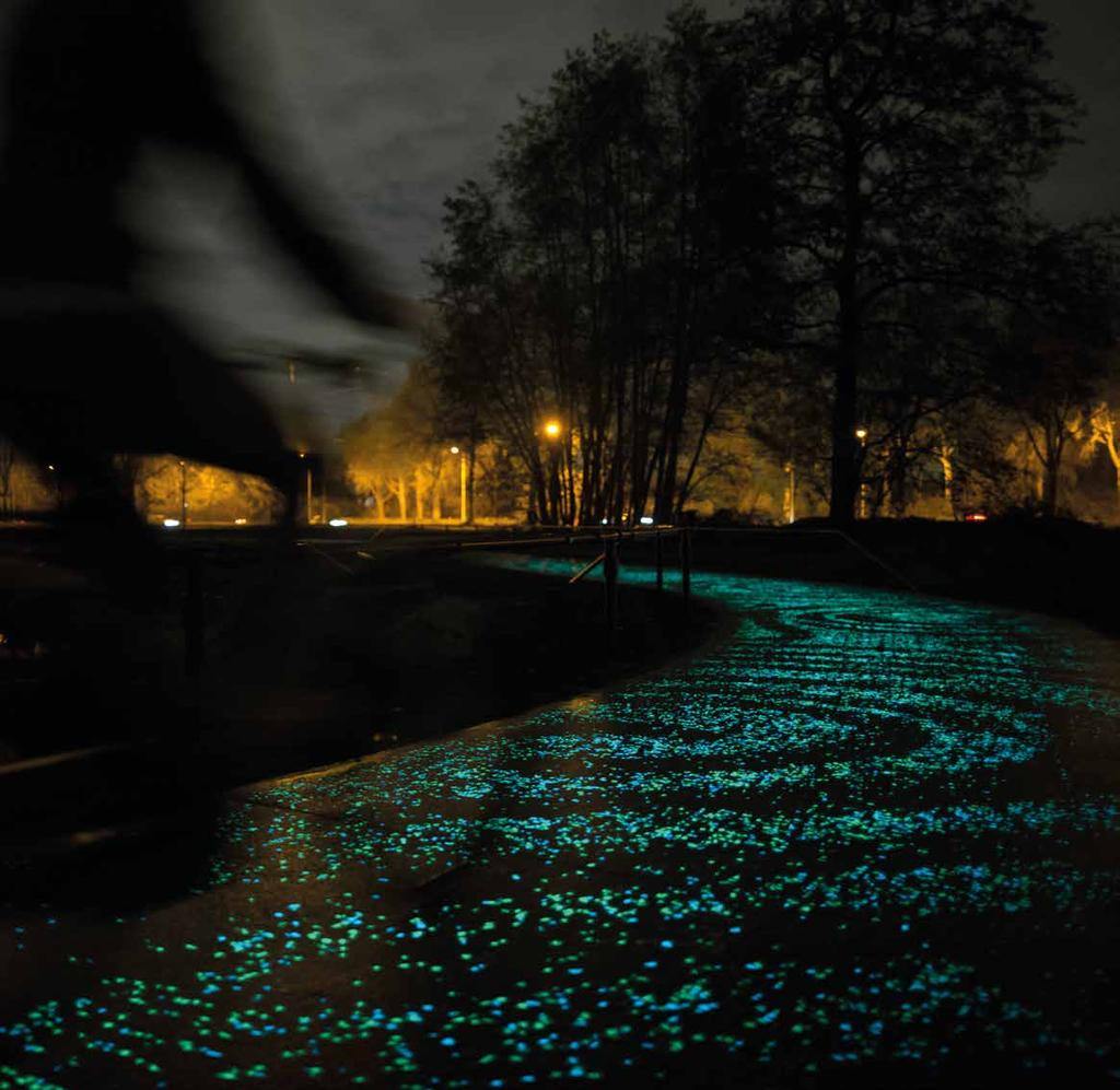 VAN GOGH- ROOSEGAARDE BICYCLEPATH The interactive Van Gogh-Roosegaarde Bicyclepath is a cultural spin off from technologies used in Smart Highway.