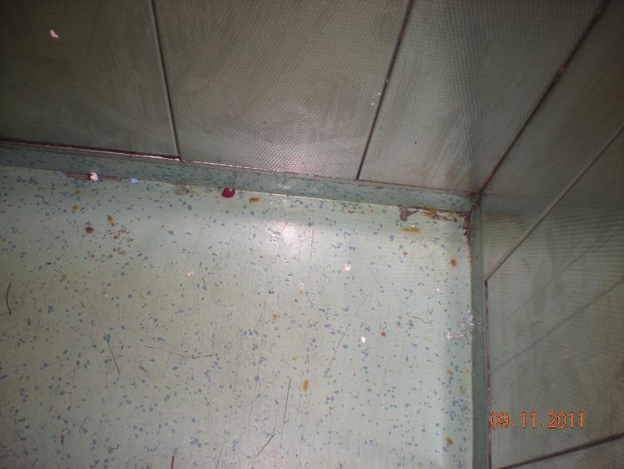 1 Poor Floors: Lower walls, floors and corners are generally more dirty than would be