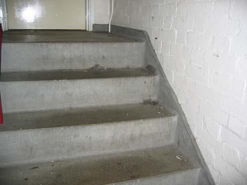 2 1 Poor Stairs and landings: Evidence of dust, litter and other