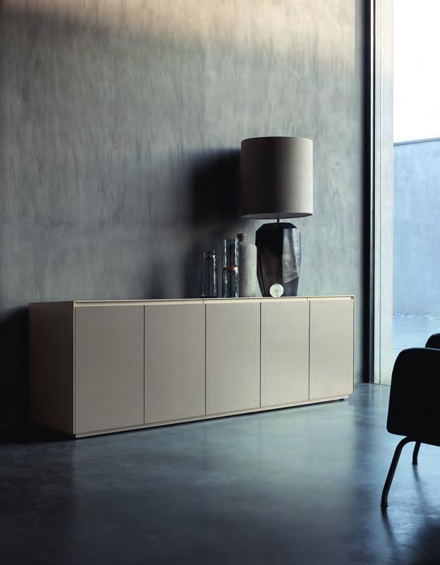 You can order the NEX Sideboard with a handleless touch system or with fine recessed grips.