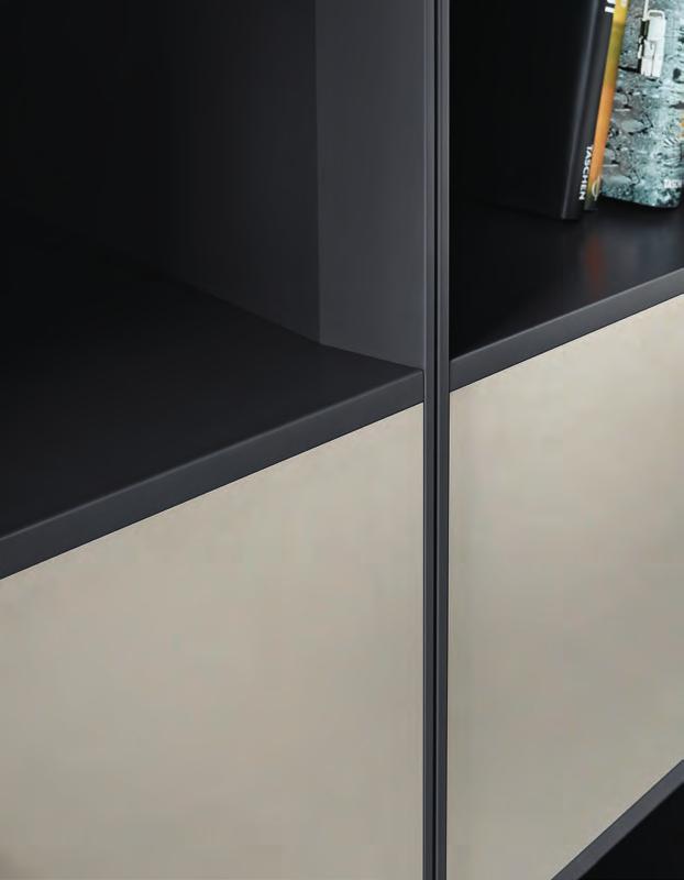 As shown here, the fronts generate a subtle play of shadow gaps. The sides of the shelf elements merge discreetly.