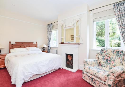 The Coach House benefits from a wonderful garden room with an adjacent snug/bedroom five and shower room.