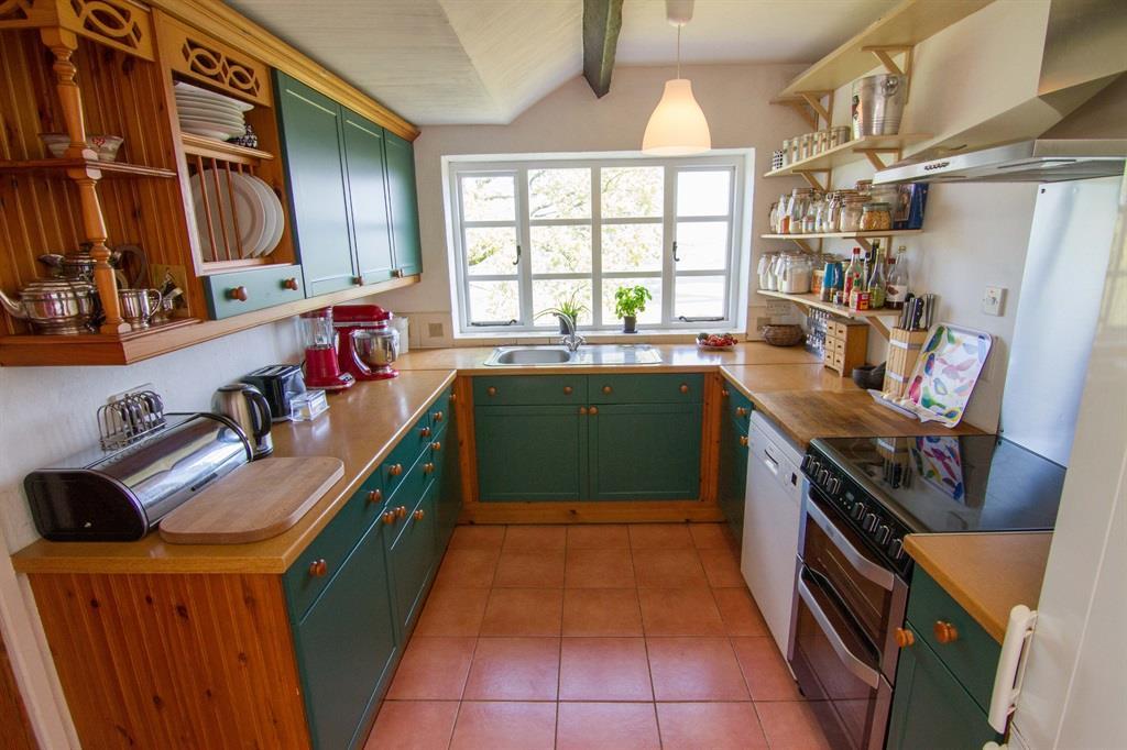 Nant Y Mynydd, Llanellen **WOW! WHAT A VIEW** This chocolate box detached rural cottage has it all.