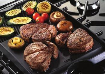The flat plate is ideal for cooking eggs, while the grooved plate provides fat drainage, offering a healthier way to sear steaks, burgers, vegetables and fish.