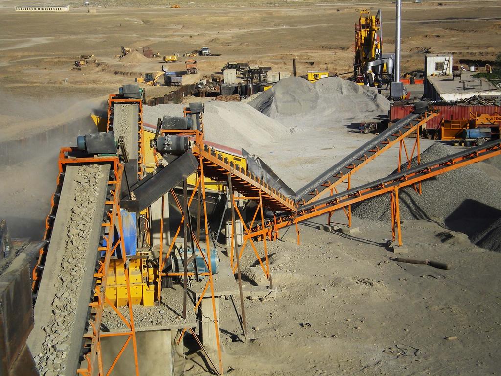 Shanghai Shibang Machinery Co., Ltd. Working Principle Impact crushers use impact energy to crush materials. Driven by the motor of the impact crusher, the rotor revolves at a high speed.