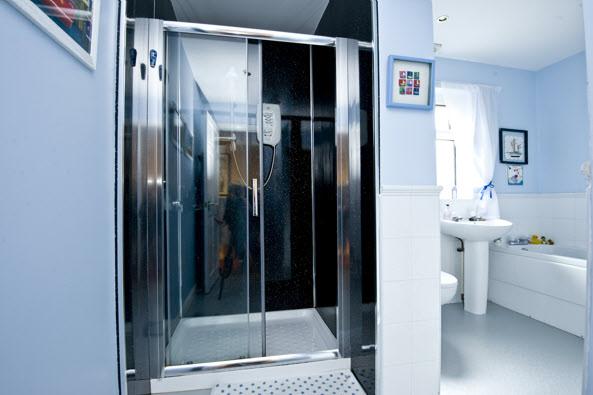 Separate shower cubicle with Mira Sport