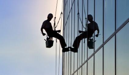 COMMERCIAL WINDOW CLEANING Reach and Wash has revolutionized the window cleaning industry with its many benefits which far outstrip traditional cleaning methods.