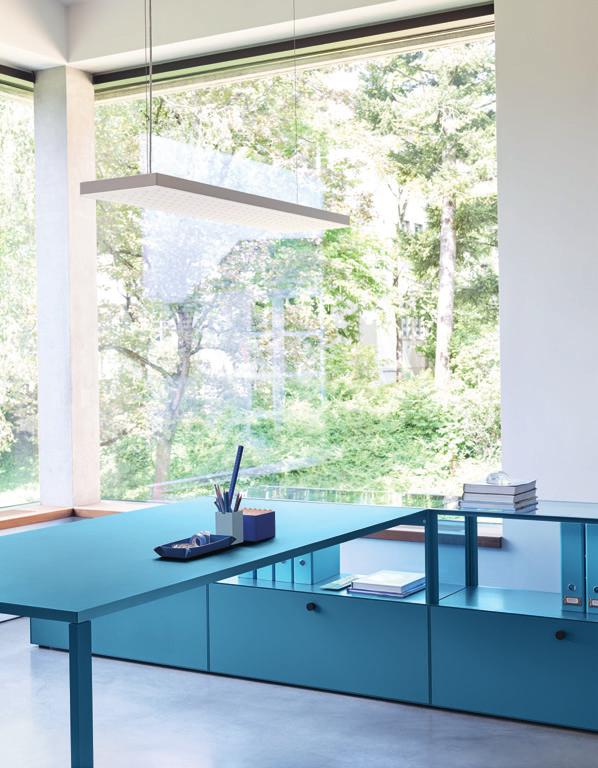 Table worktops can be connected directly and easily to MESH. On one or both sides and in different heights.