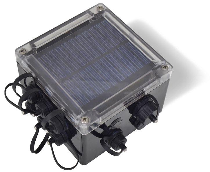 The external solar panel is mounted on a 45º holder which ensures the maximum performance of each outdoor installation.