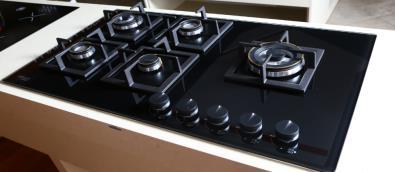018 90 cm Built in 3 brass burners gas hob with 1 Supernova triple flame wok burner with inner flame operation (5kW) 1 Supernova mini wok triple flame
