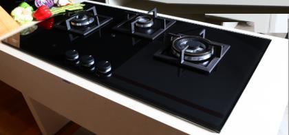 038 90 cm Built in 4 brass burners gas hob with 1 Supernova triple flame wok burner with inner flame operation (5kW), 1 Supernova mini wok triple flame