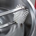 The washing-up tool is controlled by means of three pre-set programs. Simply add a small amount of washing-up liquid and the washing-up tool does the heavy work. Finish off by rinsing out the kettle.