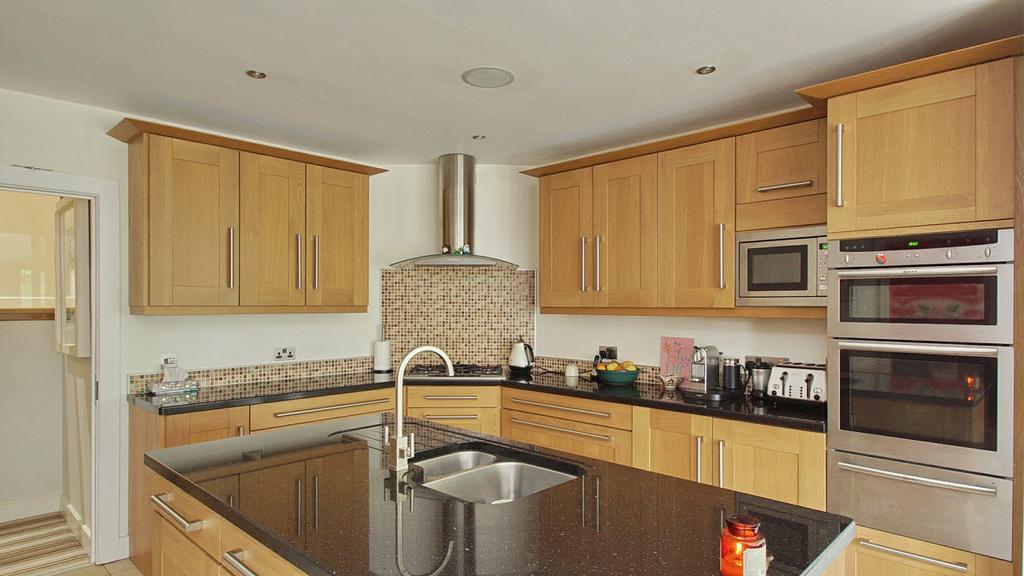 1m) Oak kitchen with excellent range of high and low level units with granite worktop, Neff built-in 5 ring gas hob, stainless steel extractor fan, Neff