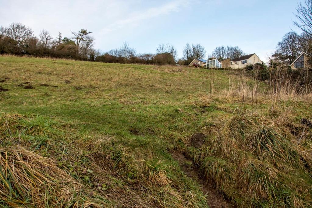 4.8.1 Site Development Potential The site has the potential to accommodate a large number of houses in a location that is relatively close to Tisbury village centre, and within a reasonable walking