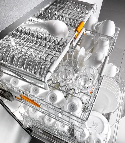 16 Racks Racks and cycles are the only features that change between dishwashers. The better dishwashers will have an adjustable top rack and adjustable tines to accommodate bigger pots and pans.