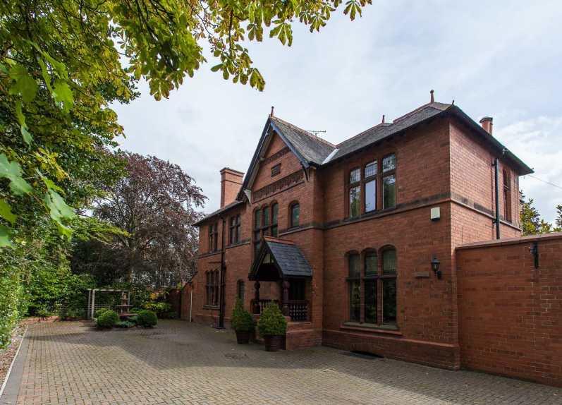 2 Cuppin Street, Chester, Cheshire, CH1 2BN Tel: 01244 404040 Fax: 01244 321246 Email: chester@cavrescouk Hough Green Chester, CH4 8JG 895,000 A TRULY SUPERB LATE VICTORIAN DETACHED RESIDENCE IN THIS
