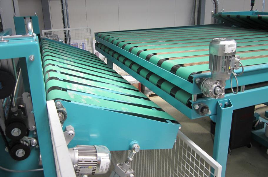 Stacking unit Specific configurations dual input conveyor To accelerate the stacking rate, the input conveyor can be doubled in order to be able to enjoy the time of clamps movements to prepare two