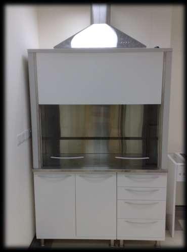 The standard version of each fume hood includes: -Inox Aisi 304 work top
