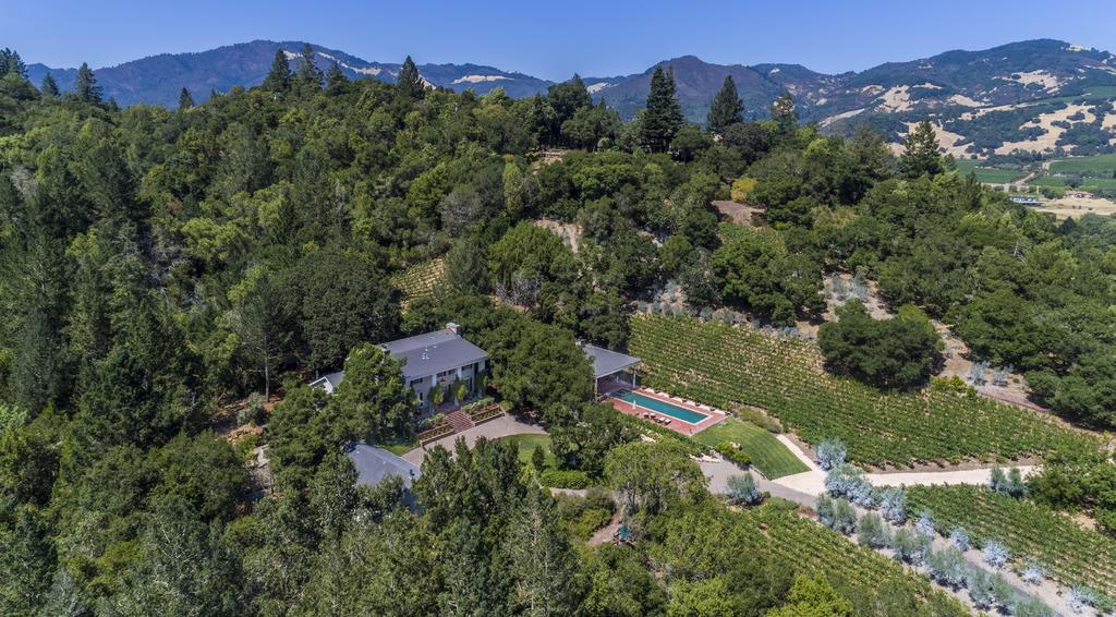 TRADITIONAL WINE COUNTRY ESTATE WITH SOUTHERN CHARM Located in Kenwood; only minutes to Glen Ellen and Santa Rosa, this 20+/- ac estate boasts a gentleman s vineyard of mature Cabernet & Syrah