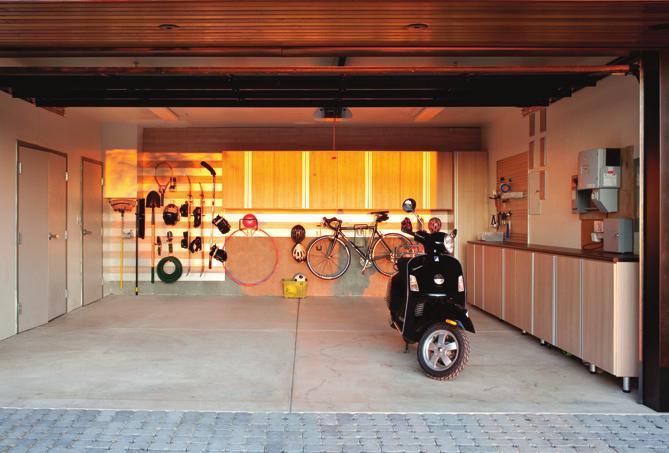 22 23 Garage/man cave in Cashmere with deeply