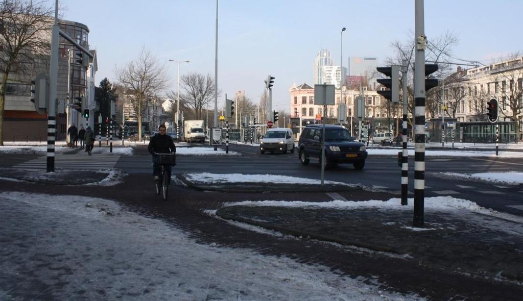 reduce conflicts between turning vehicles and crossing cyclists / pedestrians Eendrachtsplein