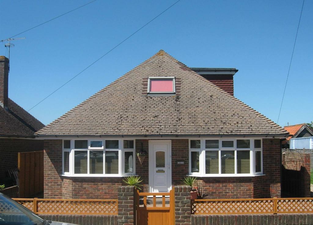 WARWICK BAKER ESTATE AGENTS ARE DELIGHTED TO OFFER THIS VERY WELL PRESENTED DETACHED CHALET BUNGALOW.