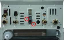Check the manual air-vent, and vent the air from the heat exchanger by means of the screw cap on top of the manual air-vent. 18.