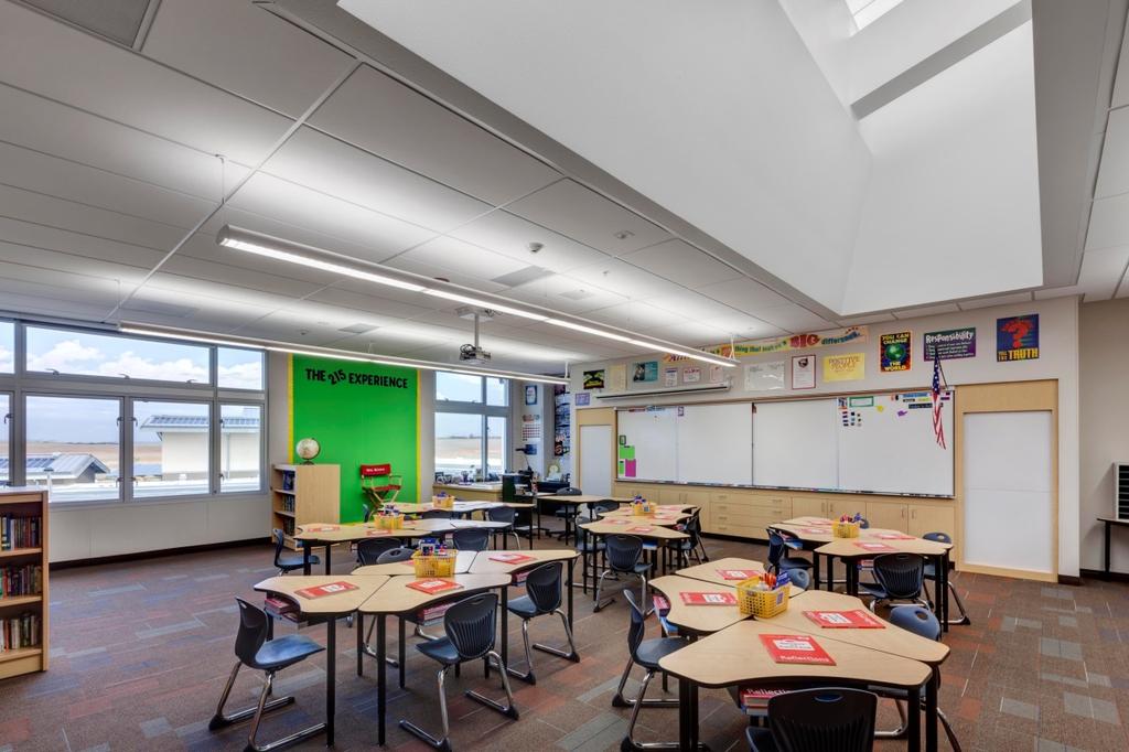 simultaneously Varied, spatially articulated activity zones Classroom clustering with break out spaces and commons Top: North facing second floor classroom in the main building.