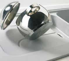 Scratching... Shots... Heat... The high content of natural granite-quartz inhibits the formation of scratches on the surface of the sink!