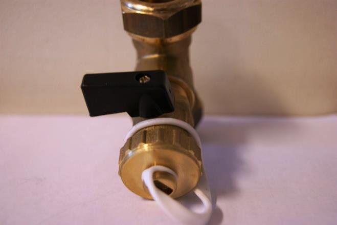 Screw the adaptor at the thread, 4. Connect the filling tube at 3 and open drain by turning it; 5.