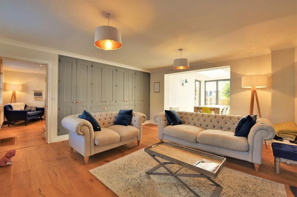 THE PROPERTY A stunning family home located on the popular development of Flitch