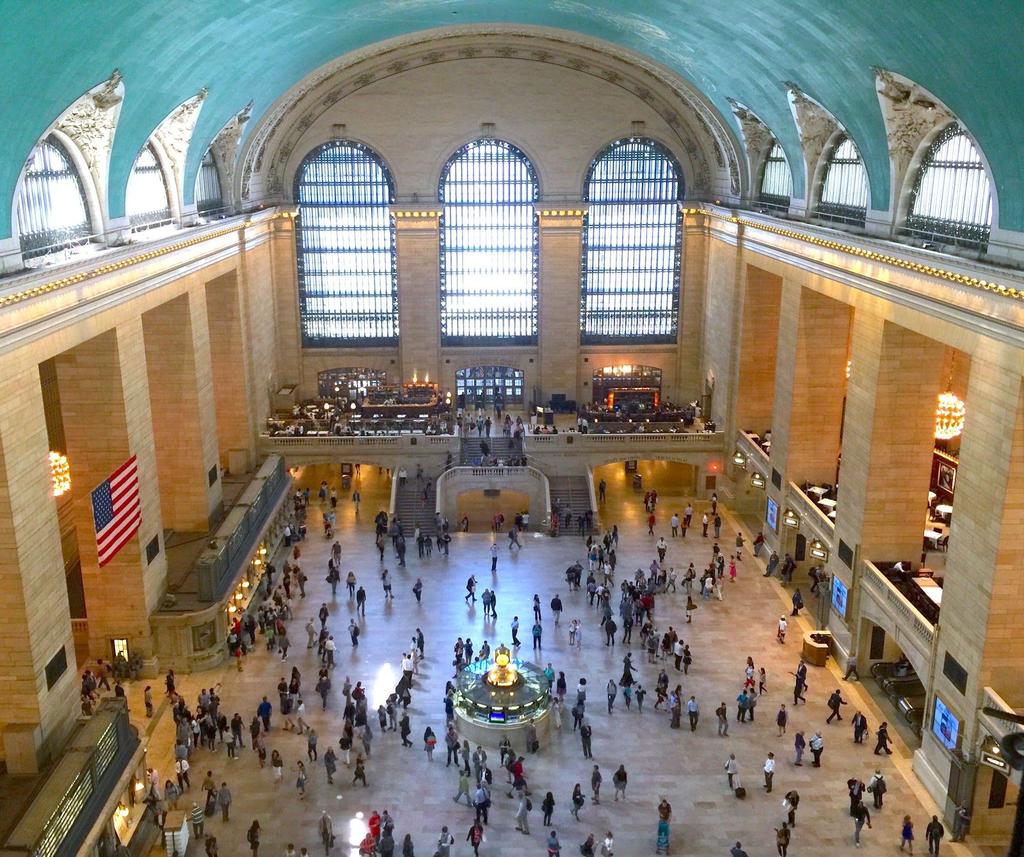 Learning Places Summer 2016 SITE REPORT #1 Grand Central Terminal: A Look Inside NYC History Byron Ullauri 06.12.