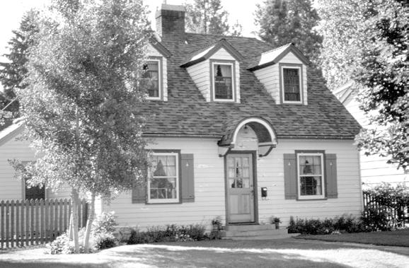 Roofs and Massing There are five basic Colonial Revival style houses: (1) the Colonial Bungalow, a small one-story home with a large entrance portico, (2) the Cape Cod, a simple onestory plan with a