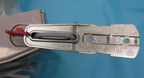 5.3 SGNes freezer 5.3.1 Top door hinge It is not possible for the hinges of this appliance to be changed over!