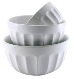 99 Item# 5183 3 Piece Mixing Bowl Set Set includes 7, 8.5 and 10 diameter bowls in 1.5, 2.75 and 4.5 quart capacities. Made of durable stoneware with a classic white glaze.