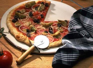Kitchen Accessories Item# 1936-15 Round Ceramic Pizza Stone Includes cutter and chrome rack.